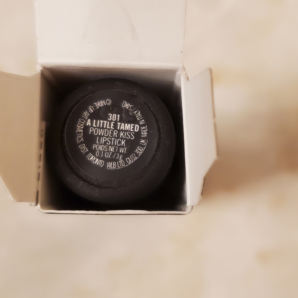MAC "A LITTLE TAMED" POWDER ๐ ๐ - Picture 12 of 12